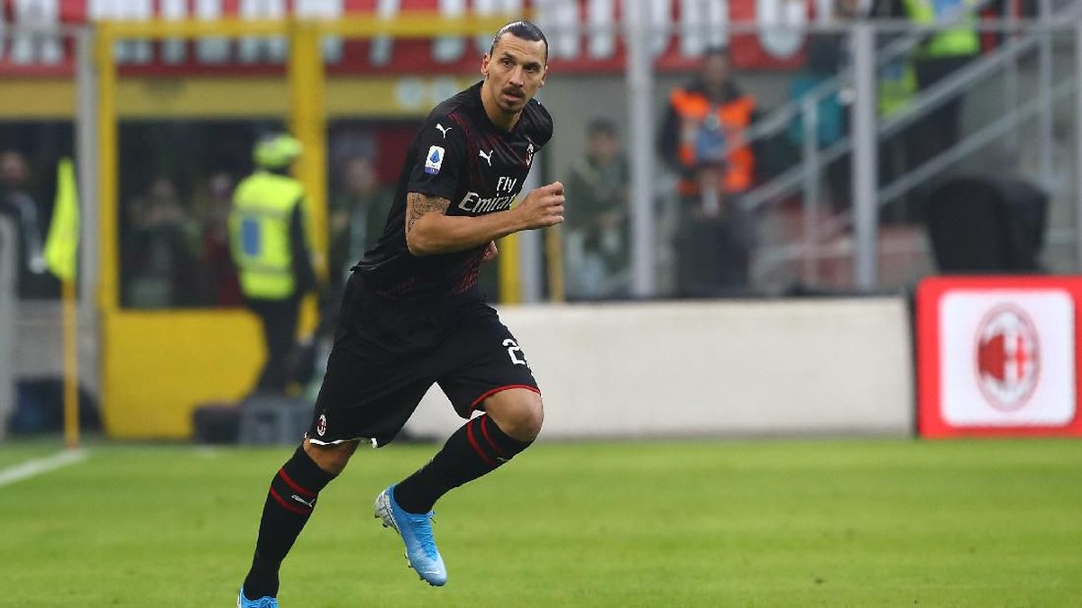 Ketidakhadiran Zlatan Ibrahimovic membuat permainan AC Milan gamam lagi (Foto: Photo by Marco Luzzani/Getty Images)