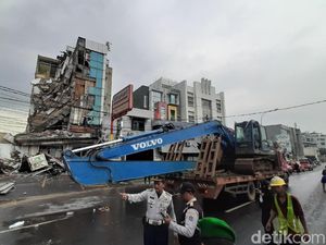Kelalaian dalam Ambruknya Gedung Miring di Slipi Ditelaah Polisi Kelalaian dalam Ambruknya Gedung Miring di Slipi Ditelaah Polisi