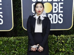 Awkwafina Goreskan Sejarah Baru di Golden Globe