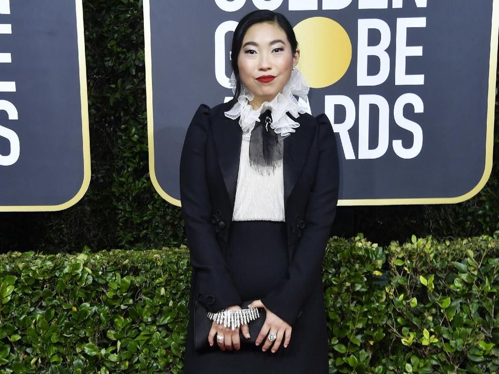 Menang Golden Globe, Awkwafina Gugup Beri Sambutan Kemenangan Menang Golden Globe, Awkwafina Gugup Beri Sambutan Kemenangan