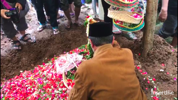 Bambang, kakak Ria Irawan