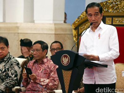 Momen Jokowi Buka Sidang Kabinet Paripurna Perdana 2020