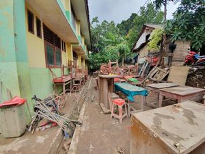 Dampak Banjir Bekasi, Ruangan di SDN V Jatirasa Rusak Parah