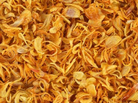 Deep fried shallots for garnishing.