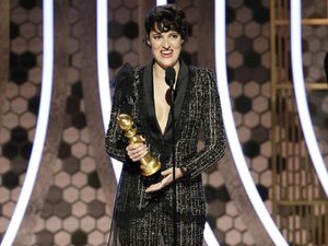 Demi Kebakaran Australia, Bintang Fleabag Lelang Busana Golden Globe Demi Kebakaran Australia, Bintang Fleabag Lelang Busana Golden Globe