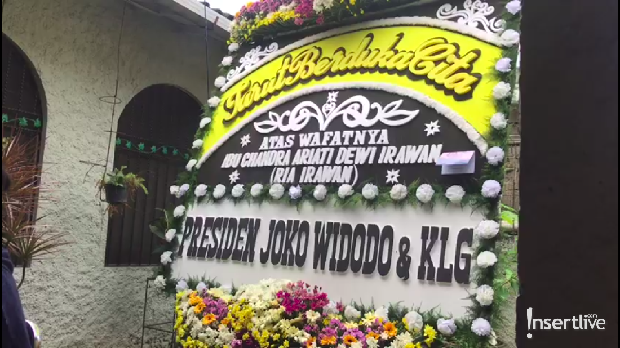 Karangan bunga untuk Ria Irawan dari Presiden Joko Widodo