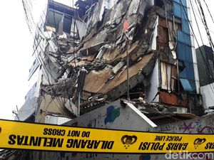 Pemprov DKI Duga Gedung Ambruk di Slipi karena Konstruksi Terlalu Rapuh