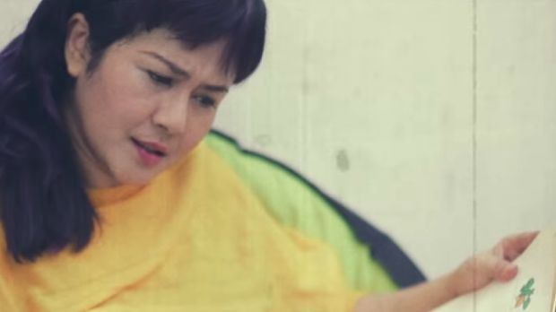 Ria Irawan dalam video klip Sore di lagu R14