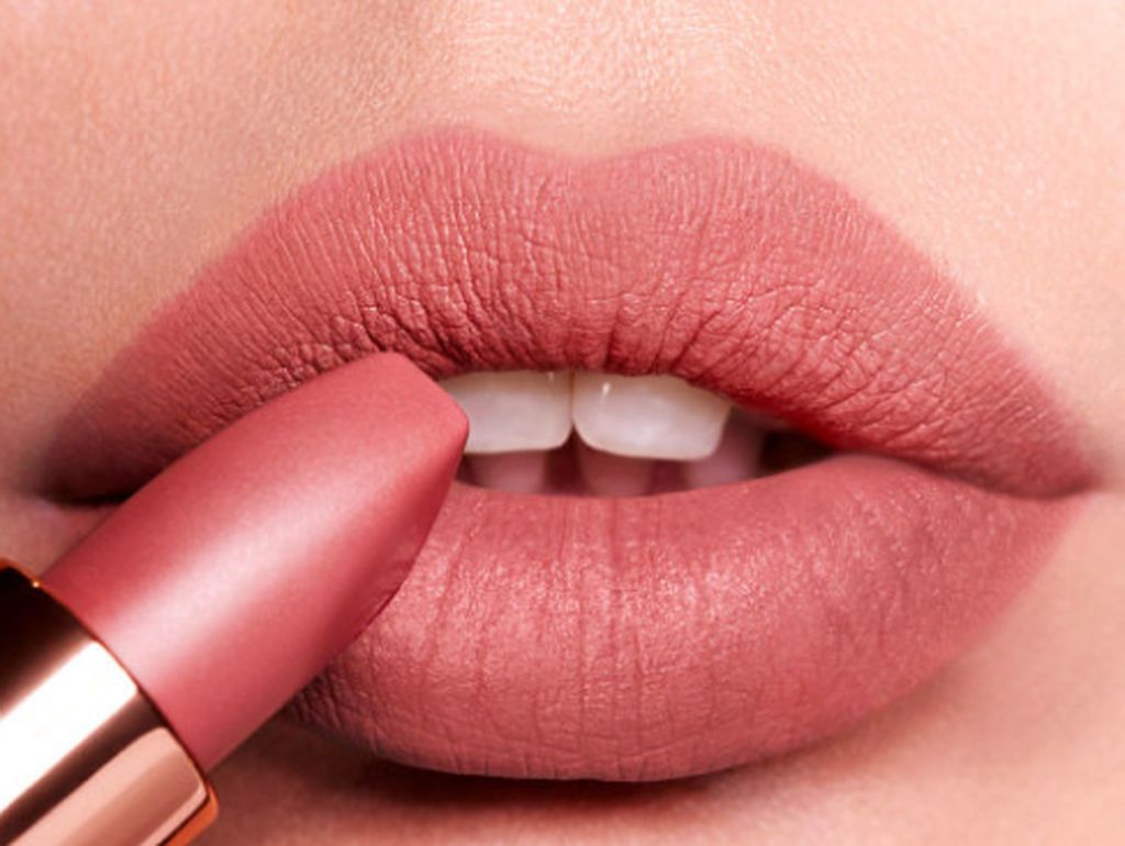 Pilihan 7 Lipstik MLBB Warna Natural yang Cocok Dipakai Sehari-hari