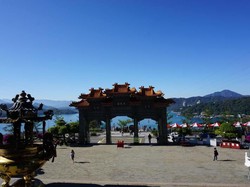 Danau Matahari Bulan, Seperti Apa Keindahannya?