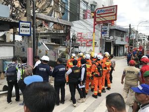 Tim Labfor Polri Cek Lokasi Gedung Roboh di Slipi Jakbar
