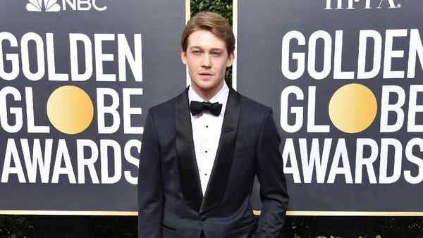 7 Potret Joe Alwyn, Aktor yang Dikabarkan Jadi Tunangan Taylor Swift