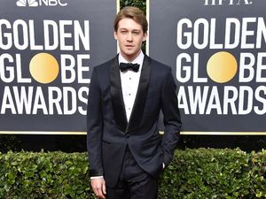 7 Potret Joe Alwyn, Aktor yang Dikabarkan Jadi Tunangan Taylor Swift