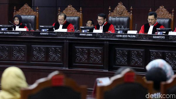 MK Tolak Uji Materi UU Pembentukan Provinsi Otonom Irian Barat