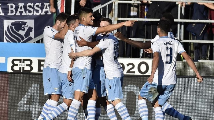 Lazio players celebrates after Ciro Immobile scored his sides winning goal, during the Italian Series A soccer match between Brescia and Lazio at the Mario Rigamonti stadium in Brescia, Italy, Sunday, Jan. 5, 2020. (Gianluca Checchi/LaPresse via AP)