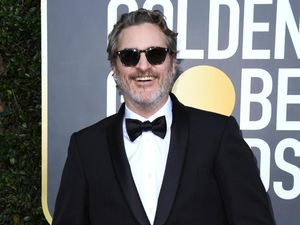 Golden Globe 2020, Nyinyir Pemeran Joker hingga Tank Top Jason Momoa Golden Globe 2020, Nyinyir Pemeran Joker hingga Tank Top Jason Momoa