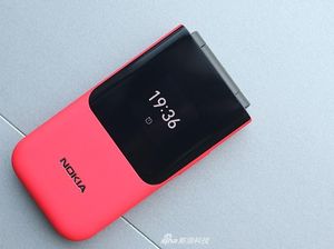Penampakan Ponsel Lipat Nokia 2720 Berkelir Merah Penampakan Ponsel Lipat Nokia 2720 Berkelir Merah