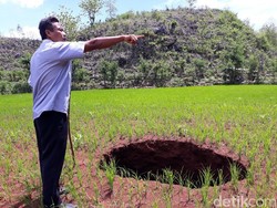 Ternyata, Ada 2 Lubang Lain yang Menganga di Persawahan Gunungkidul