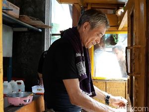 Oishii! Takoyaki dan Ramen Buatan Warung Hiroshi di Solo Oishii! Takoyaki dan Ramen Buatan Warung Hiroshi di Solo