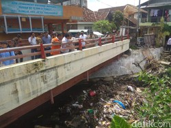 DPRD DIY Soroti Tumpukan Sampah di Kali Buntung Yogya