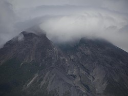 Melihat Kawah Gunung Merapi Pagi Ini
