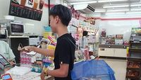 Kantong Plastik Dilarang, Begini Kocaknya Orang-orang Thailand Bawa Belanjaan
