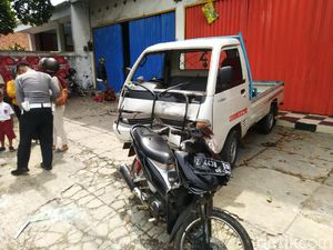 Mobil Pikap Tabrak Motor di Ciamis, Ibu dan Bayinya Terseret 10 Meter
