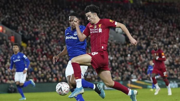 Liverpool Vs Everton Liverpools Curtis Jones, right, challenges for the ball with Evertons Yerry Mina during the English FA Cup third round soccer match between Liverpool and Everton at Anfield stadium in Liverpool, England, Sunday, Jan. 5, 2020. (AP Photo/Jon Super)