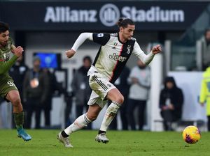 Juventus: Emre Can dan Adrien Rabiot Tak Akan ke Mana-Mana