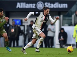 Juventus: Emre Can dan Adrien Rabiot Tak Akan ke Mana-Mana