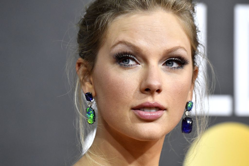 BEVERLY HILLS, CALIFORNIA - JANUARY 05: Taylor Swift attends the 77th Annual Golden Globe Awards at The Beverly Hilton Hotel on January 05, 2020 in Beverly Hills, California. (Photo by Frazer Harrison/Getty Images)