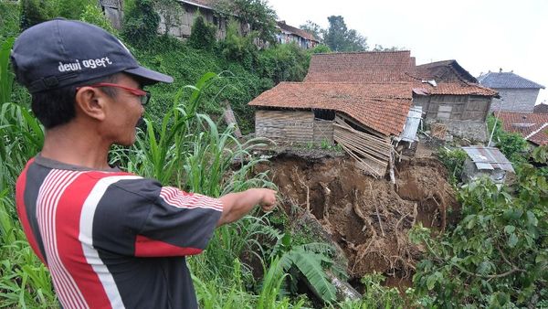 Begini Penampakan Longsor di Lereng Merbabu