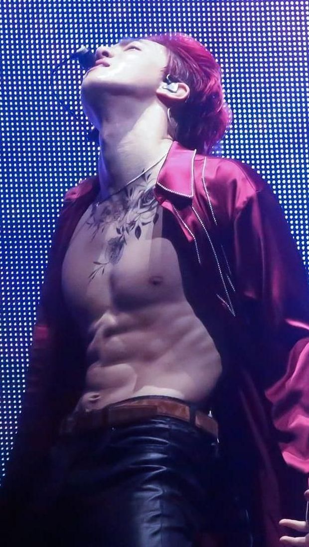 Perut Roti Sobek Suho EXO Bikin Penggemar Histeris di Korea Selatan