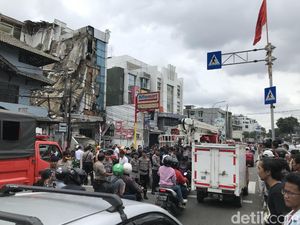 Gedung di Slipi Roboh, Polisi Buka Opsi Pengalihan Lalu Lintas Gedung di Slipi Roboh, Polisi Buka Opsi Pengalihan Lalu Lintas