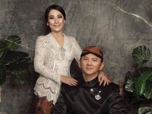 Momen Ahok Peluk Sang Buah Hati yang Baru Lahir Momen Ahok Peluk Sang Buah Hati yang Baru Lahir
