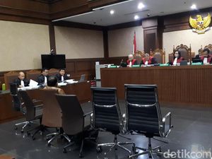 Sidang Wawan, Eks Kadinkes Banten Ngaku Diminta Teken Surat Tanda Loyal Sidang Wawan, Eks Kadinkes Banten Ngaku Diminta Teken Surat Tanda Loyal