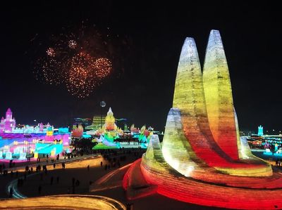 Kilau Warna-warni Lampu Hias Semarakkan Festival Es Harbin