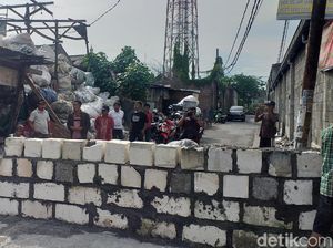 Pemkot Surabaya Kekeh Jalan yang Diblokir Warga Aset Pemerintah Pemkot Surabaya Kekeh Jalan yang Diblokir Warga Aset Pemerintah