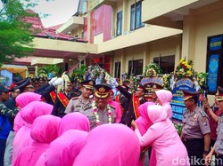 Prosesi Pedang Pora Warnai Pelepasan Kapolres Magetan