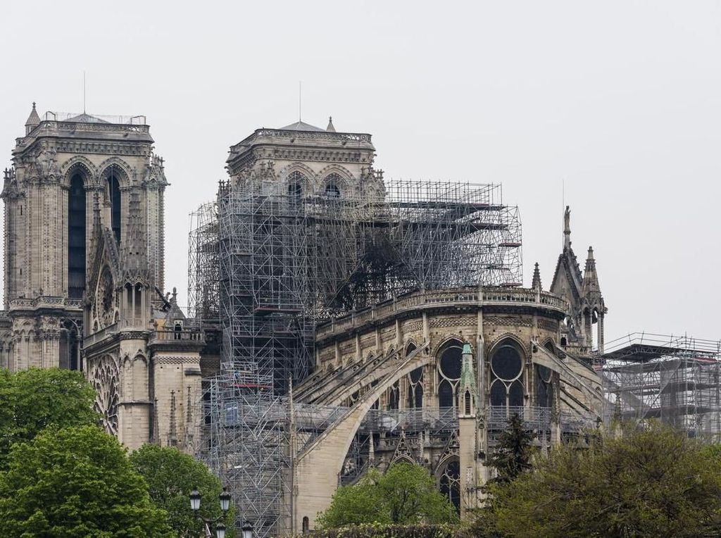 Setahun Usai Terbakar, Restorasi Notre Dame Terhenti karena Corona