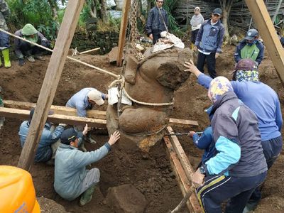 Begini Momen Pemindahan Arca Ganesha Terbesar di Dieng
