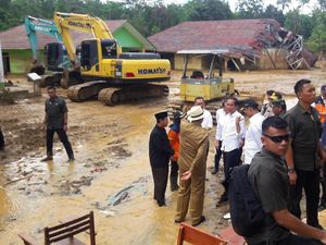 Jokowi: Banjir Bandang di Lebak Akibat Tambang Emas Ilegal