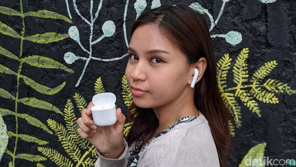 Wujud Earphone TWS Murah Realme Buds Air