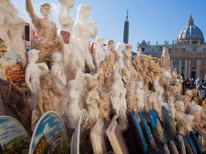 Dilarang Jualan Suvenir di Sejumlah Tempat Wisata Roma