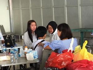 Kunjungi Keluarga Pasutri Meninggal Tertimpa Pohon, Risma Disambut Tangis