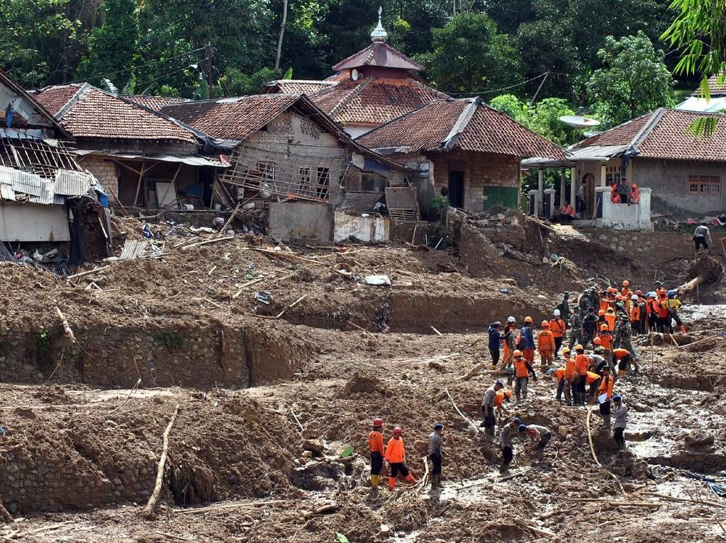 Pascabanjir-Longsor, 17.556 Warga Kabupaten Bogor Masih Mengungsi Pascabanjir-Longsor, 17.556 Warga Kabupaten Bogor Masih Mengungsi