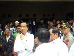 Jokowi Kunjungi Lokasi Terdampak Longsor Sukajaya Bogor