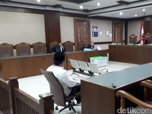 Kivlan Zen-Iwan Dikonfrontasi Soal Uang SGD 15 Ribu dari Habil Marati Kivlan Zen-Iwan Dikonfrontasi Soal Uang SGD 15 Ribu dari Habil Marati
