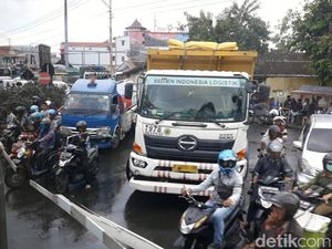 Proyek Rel Layang Simpang Joglo Solo, Kendaraan Berat Dilarang Melintas! Proyek Rel Layang Simpang Joglo Solo, Kendaraan Berat Dilarang Melintas!