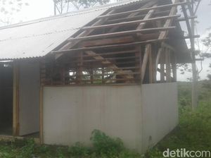 Pemkab Cianjur Janji Bangun Kelas dan Bantu Guru Difabel di Cidaun Pemkab Cianjur Janji Bangun Kelas dan Bantu Guru Difabel di Cidaun